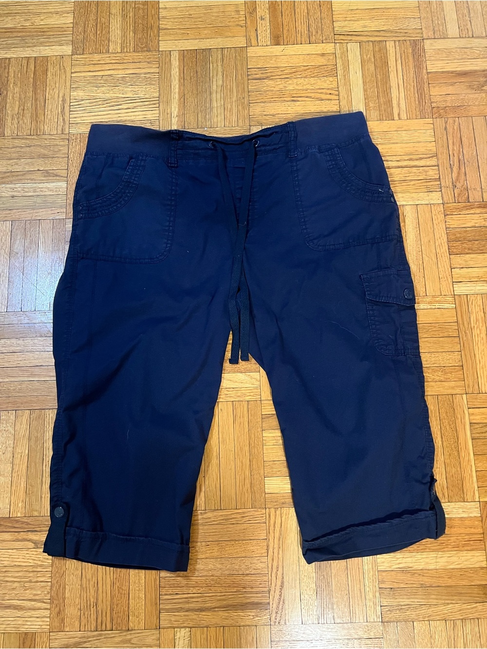 Trending Item Gloria Vanderbilt Navy Drawstring Cargo Capris size 14P